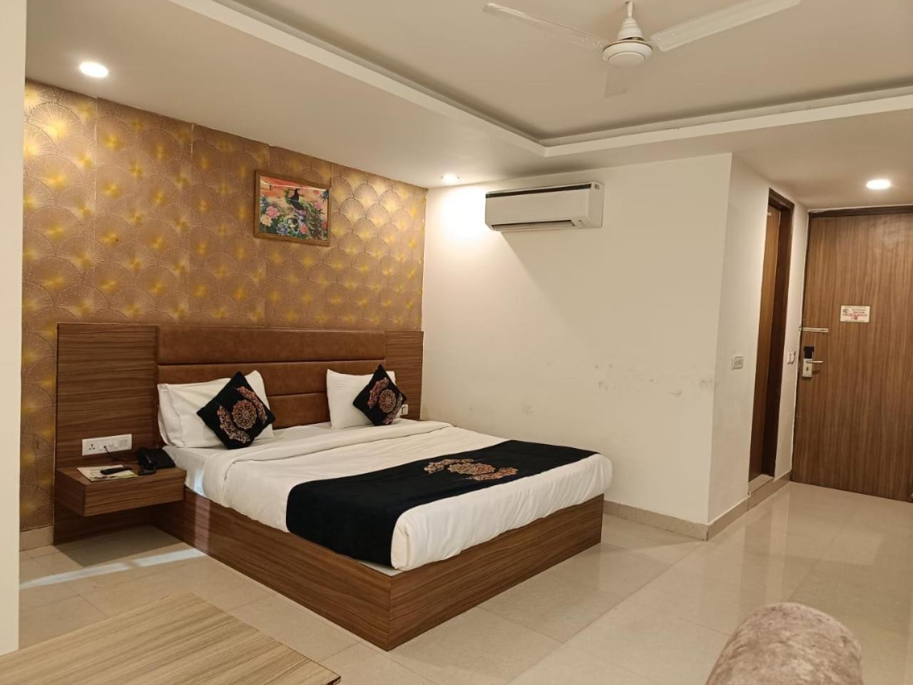 Hotel Grand Suites By D'Capitol Near Delhi Airport New Delhi Extérieur photo